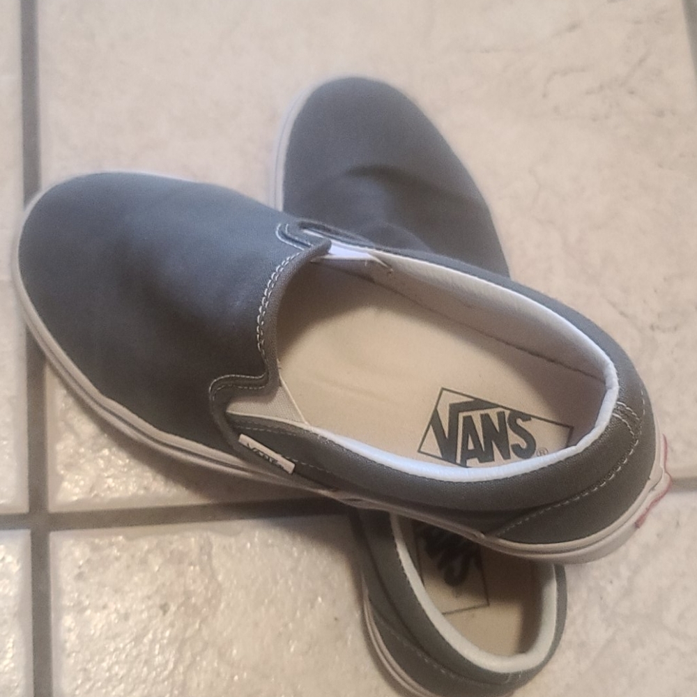 GUC Slip-ons